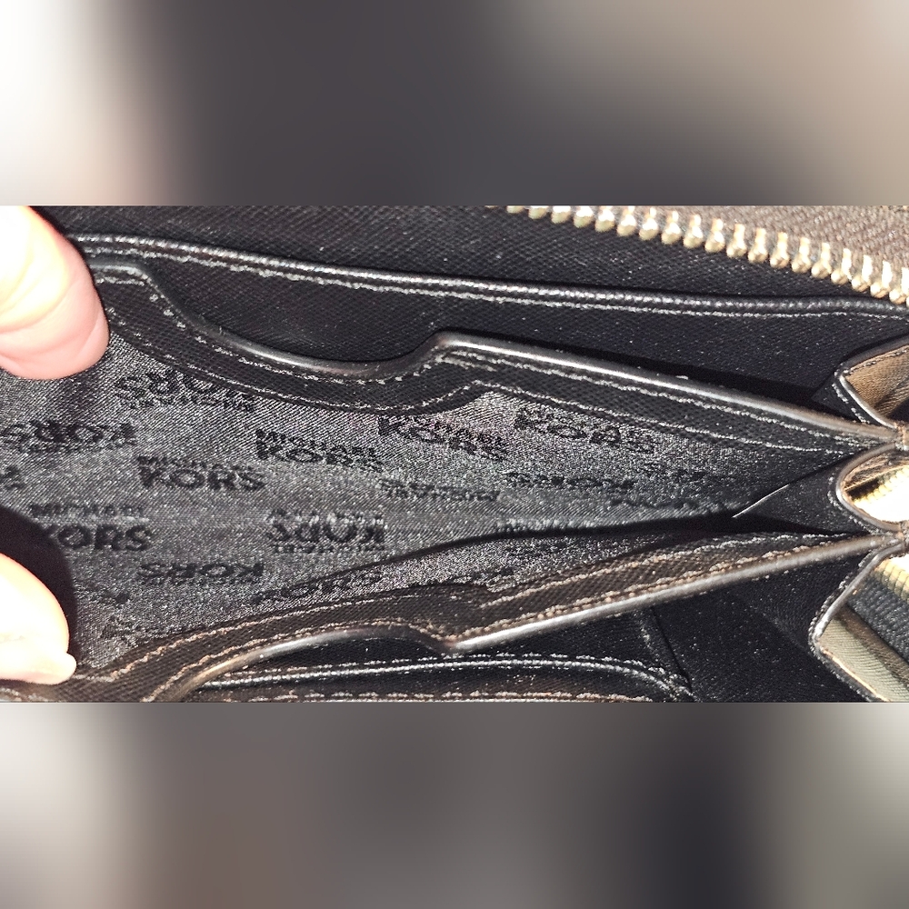 Michael Kors Jet Set Zip Around Textured Black Wallet - Picture 11 of 13